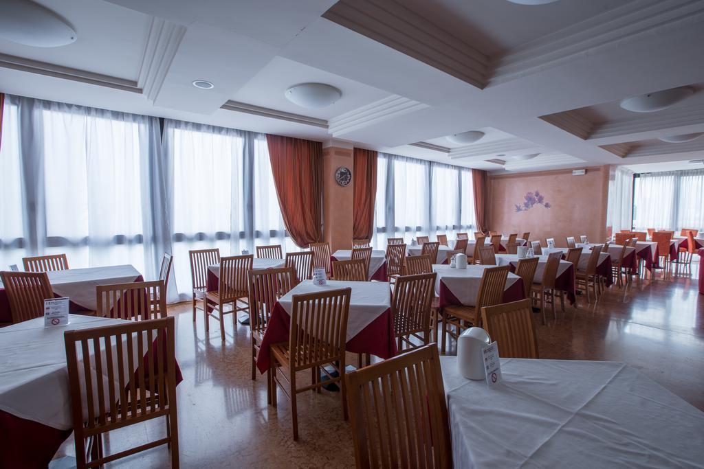 Hotel Garda Аффі Екстер'єр фото
